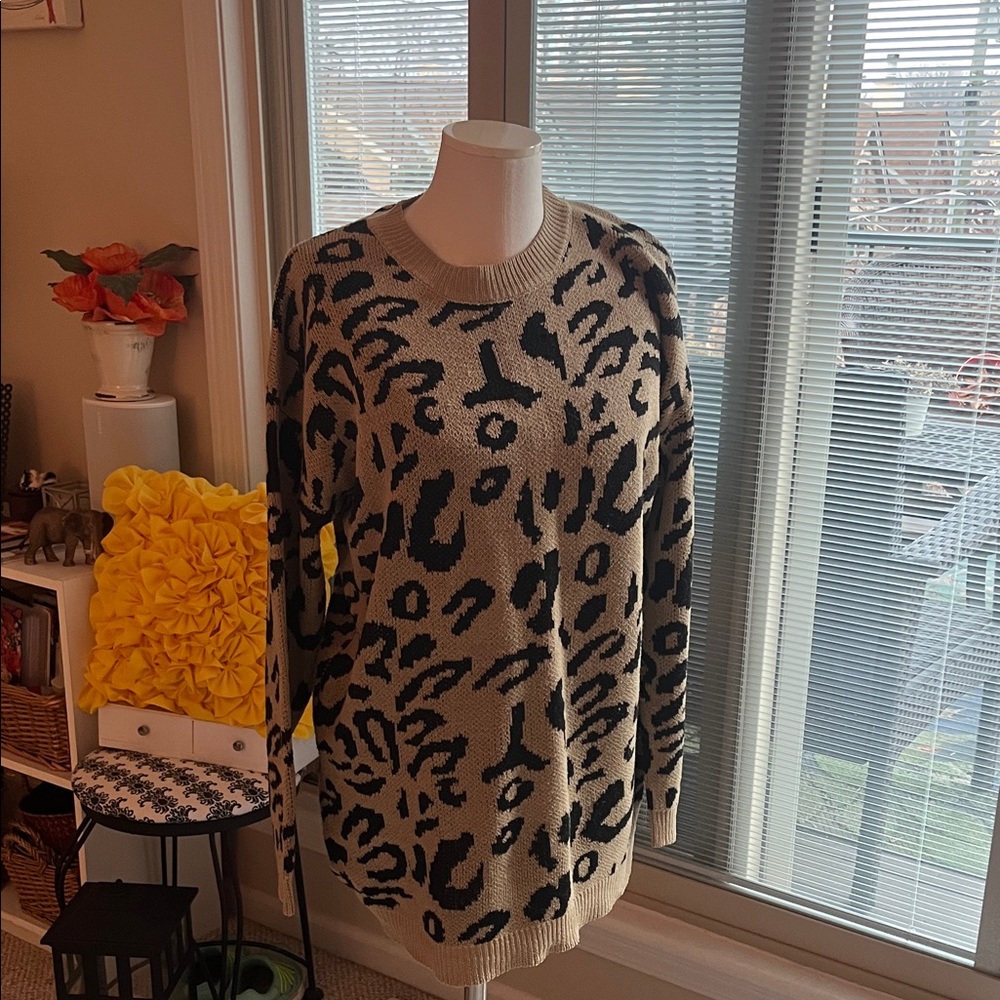 Chic Leopard Print Crew Neck Sweater